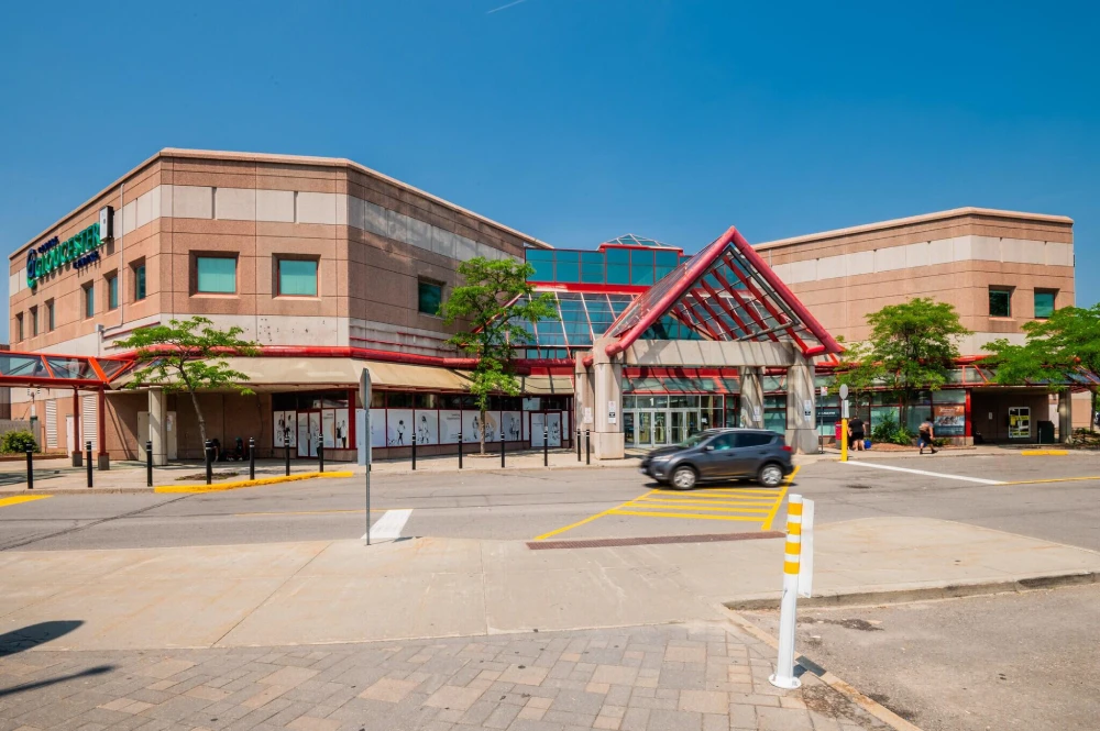 Gloucester Ottawa community plaza and local services