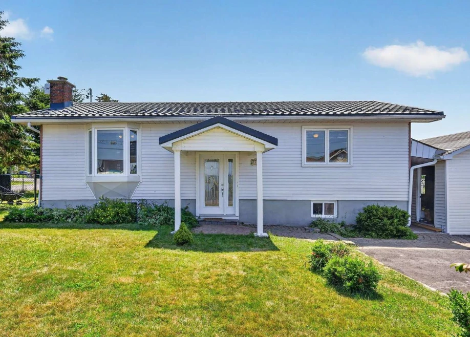Property management in Rockland Ontario Laurier Street main street